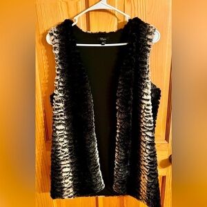 Cupio Size Medium Faux Fur Vest Warm Winter Fluffy Soft Lined Versatile Gift VTG